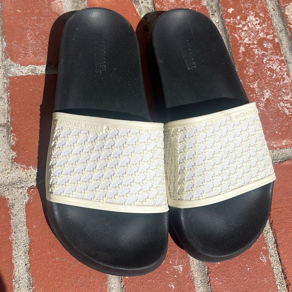 Michael Kors Slide - Picture 2 of 11